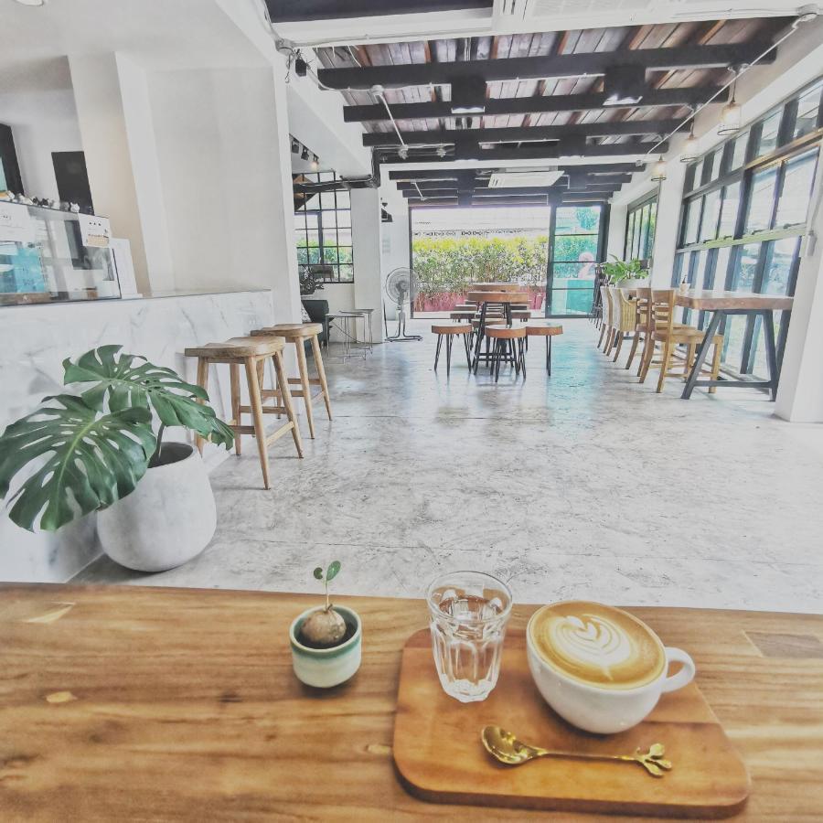 Stay Here Hostel チエンマイ エクステリア 写真