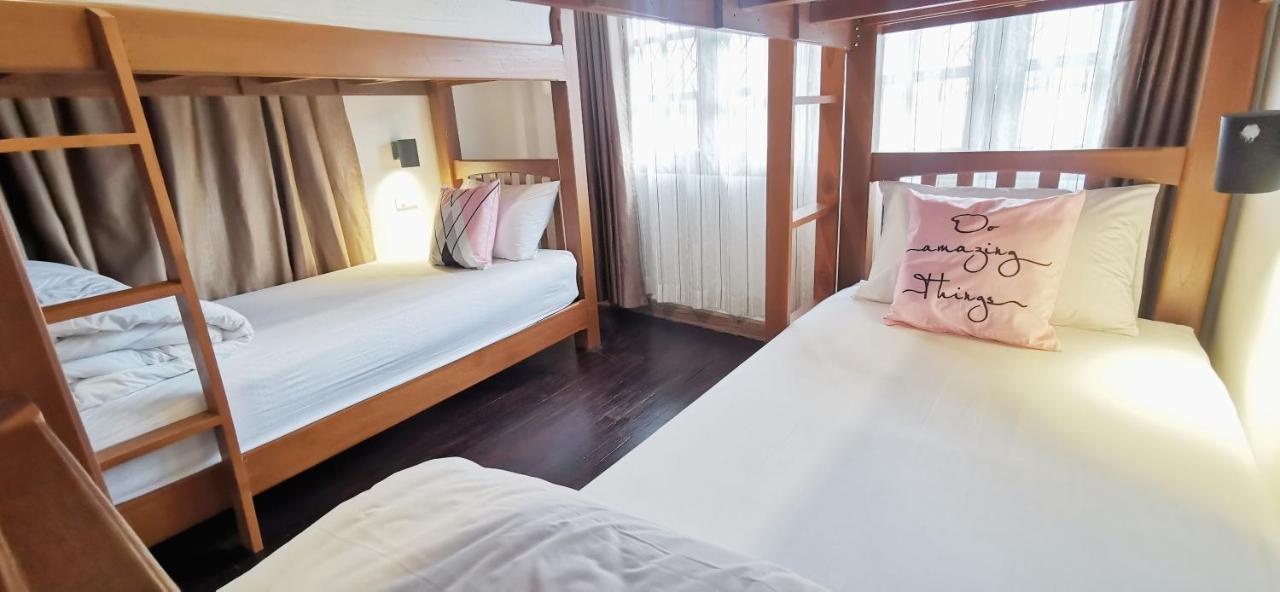 Stay Here Hostel チエンマイ エクステリア 写真